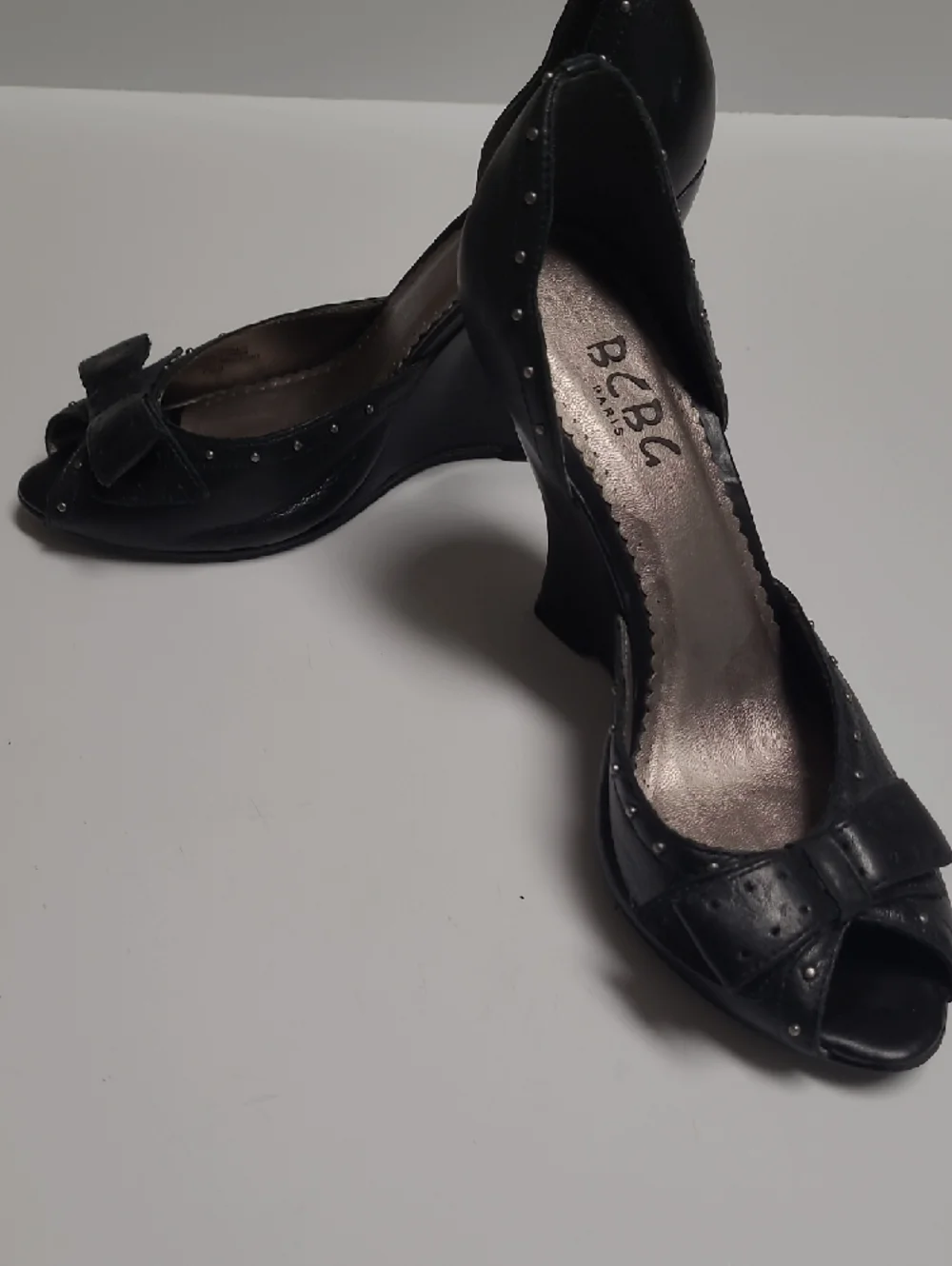 BCBG Paris Vintage Leather Black Peep-Toe Bow Wedge Heels - Size 37.5-EU&7.5-US